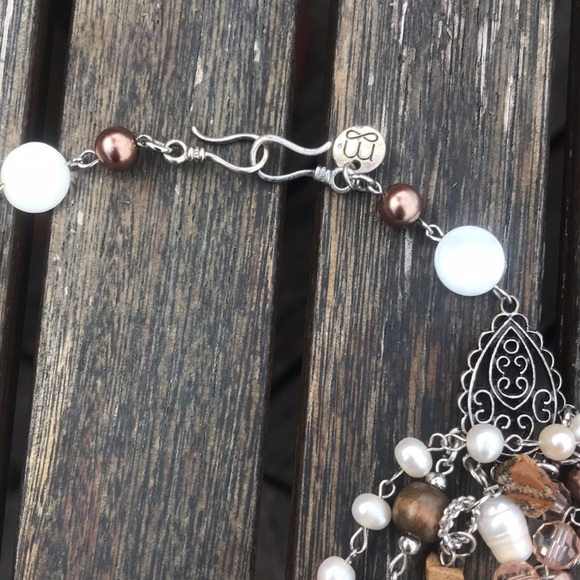 Pearls, Pale Pink and Wood beads necklace - Picture 5 of 6